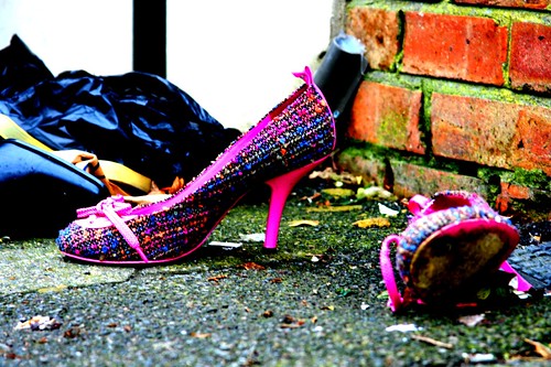 pink shoe dumped (lomo style) by ultraBobban