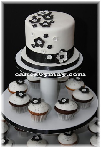 wedding cakes black and white cup cake
