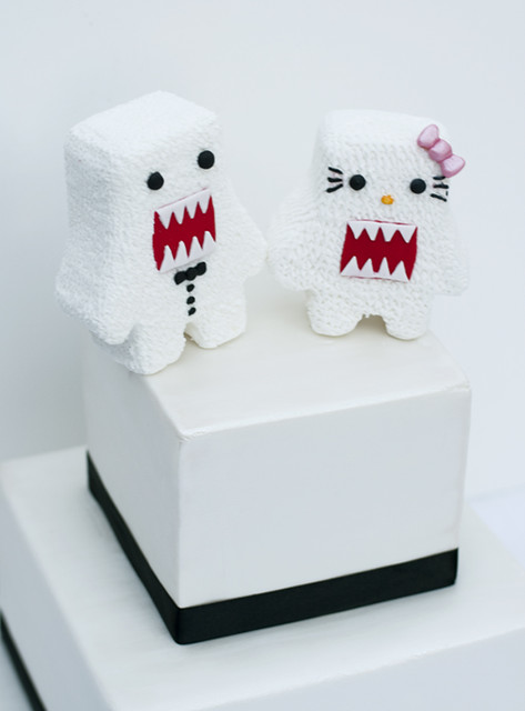 This wedding cake is based on the domokun character and hello kitty