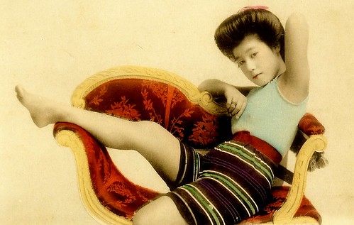 JAPANESE SWIMSUIT GIRLS - Meiji Era Bathing Beauties of Old Japan (17)