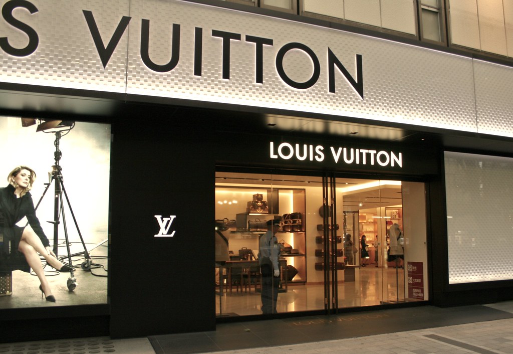 Louis Vuitton &#39;Roma Etoile&#39; Boutique: Rome Shopping Review - 10Best Experts and Tourist Reviews