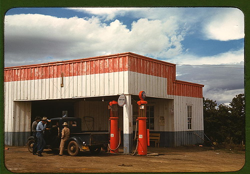 Filling station and garage at Pie Town, New Mexico (LOC)