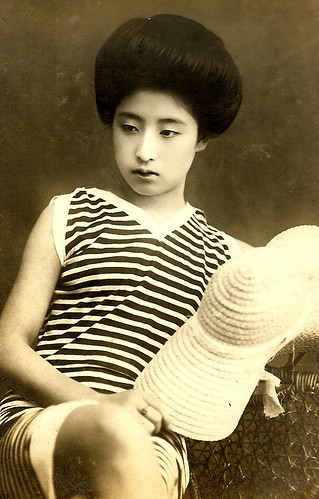 JAPANESE SWIMSUIT GIRLS - Meiji Era Bathing Beauties of Old Japan (2)