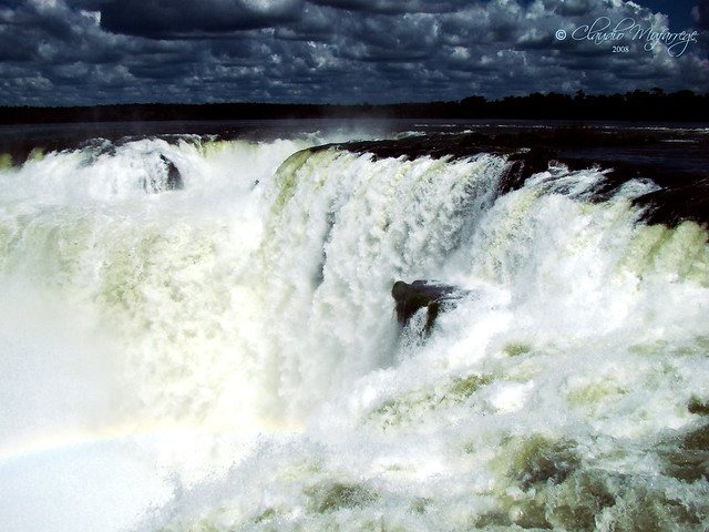 Cataratas del Iguazú 027 (arcoiris ...