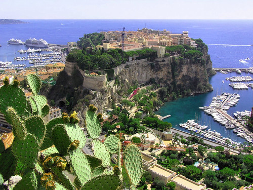 Monaco Ville on the Rocks! by B℮n