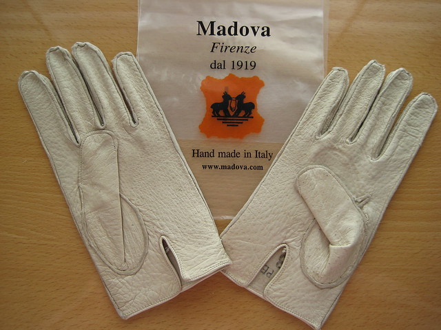 Madova ivory peccary gloves 01