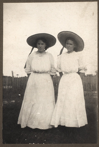 Vintage: Girls In White Dresses