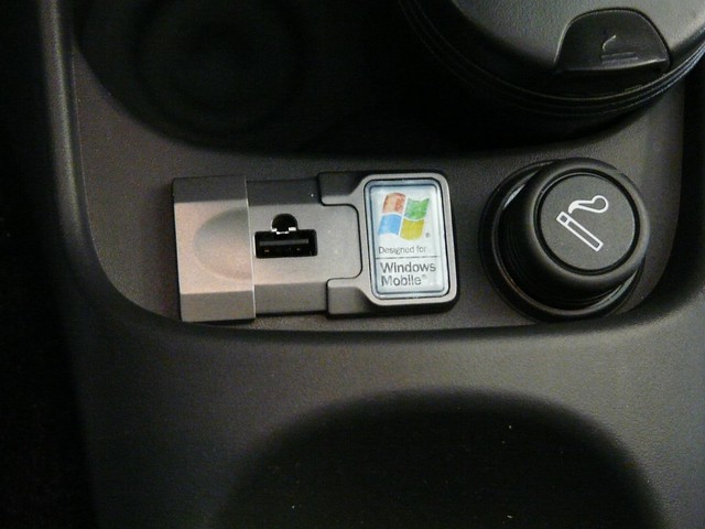 2008 Fiat 500 USB port Explore jalopnik's photos on