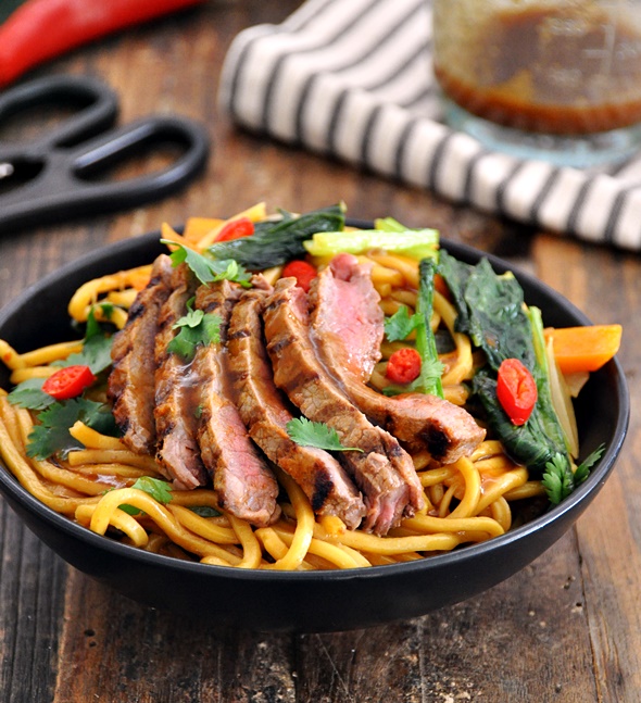 Grilled Thai Red Curry Beef and Noodles Stir Fry | www.fussfreecooking.com