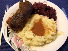 Beef-Rouladen with mashed potatoes and red-cabbage
