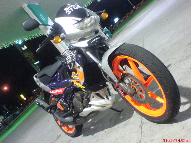 Cagiva Stella. Took this at a petronas gas station using w810i.. hope u guys ...