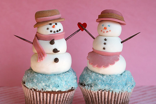 Cupcake Couple Sharing the love 