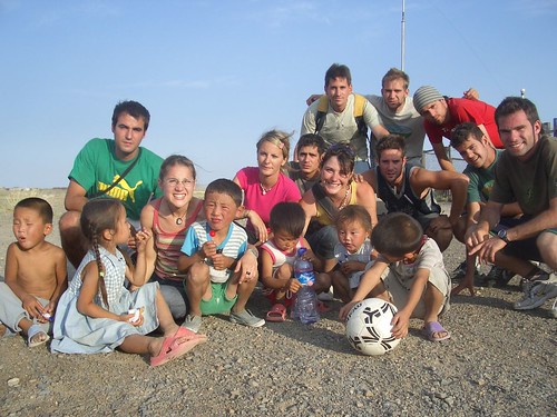 Photo with children in the Gobi Desert (Mongolia)