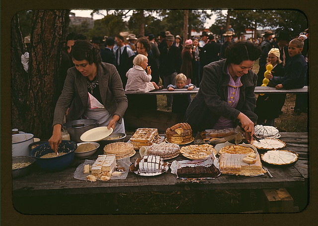 Cutting the pies and cakes at the barbeque dinner, Pie Town, New Mexico Fair (LOC)