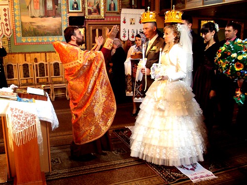 traditional ukrainian wedding dress