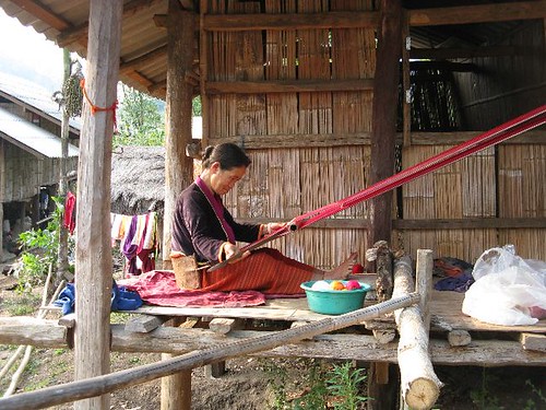 Lapong weaving