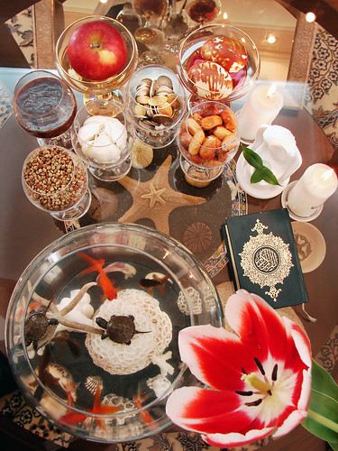 The "Haft Sin" (7S) - Traditionell persisk Nouruz-bord med sju saker som börjar med 's'