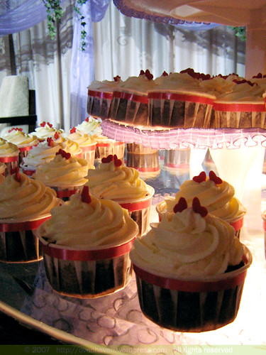 Theme Deep Red Deep Purple Cupcakes 100 Oreo cupcakes with buttercream 