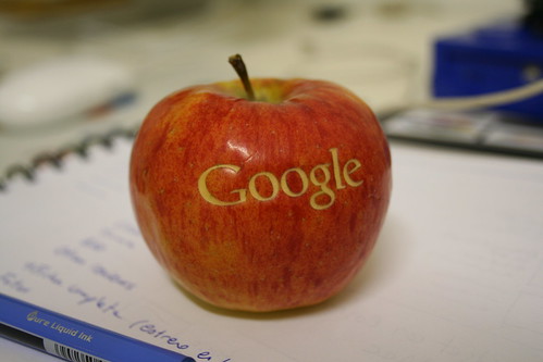 Photo:An apple with the logo of Google made with laser By:missha