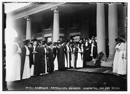 Miss Randolph addressing Barnard Grads, Ivy Day, 1911 (LOC)