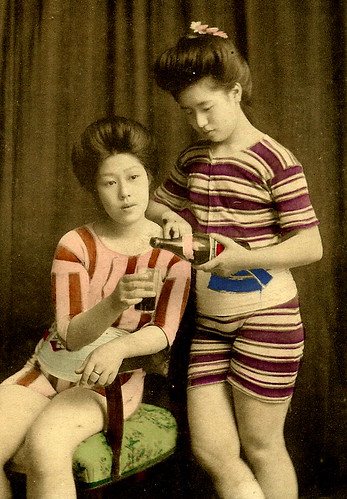 JAPANESE SWIMSUIT GIRLS - Meiji Era Bathing Beauties of Old Japan (13)
