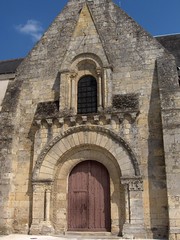 Porche et façade de l'église de Vernou, Indre-et-Loire, 28 avril 2007