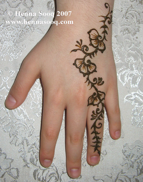 Simple henna on Mariam for Eid by Henna Sooq