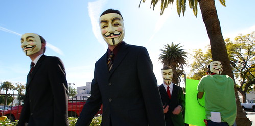 Anonymous at Scientology in Los Angeles, vía Flickr por Sklathill