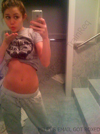 Miley Cyrus Shower on Miley Cyrus Shower Photo Scandal  Hannah Montana Star Miley Cyrus