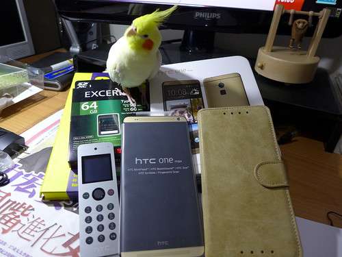 HTC One Max 與相關週邊