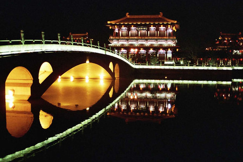 Xian ... by night ... the bridge