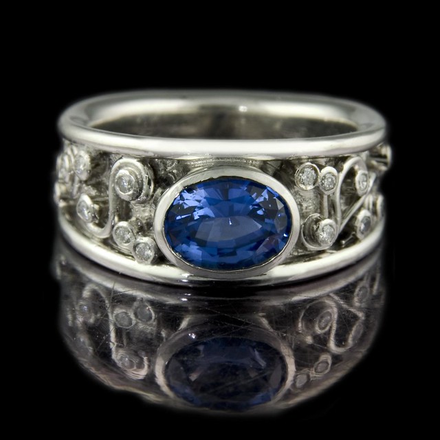 Celtic sapphire engagement ring Oval Ceylon sapphire set into a Celtic 