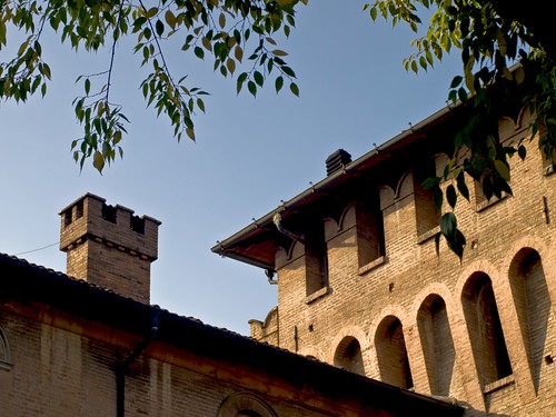 Mirandola-Torre_del_Castello_dei_Pico by Gojame