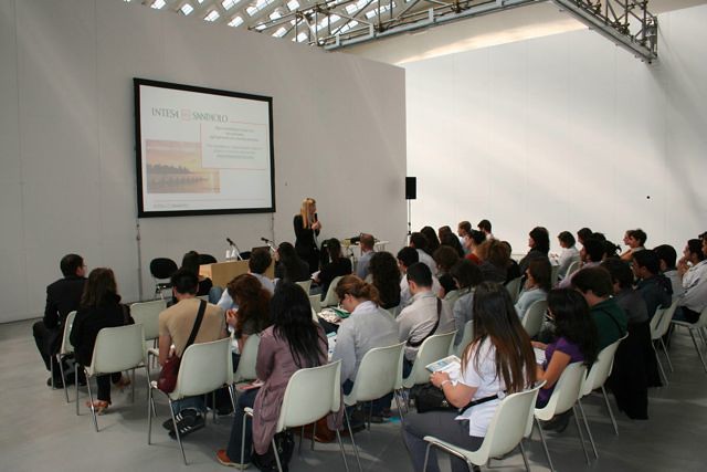 Presentazione aziendale Intesa Sanpaolo - Job Meeting Torino 2011