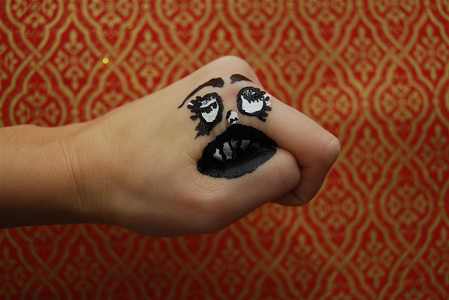 [052365] Amélie week painted hand face. 14 December