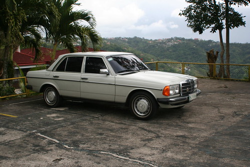 Mercedes Benz 200 W123