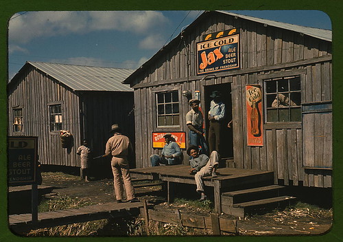 Living quarters and "juke joint" for migratory workers, a slack season; Belle Glade, Fla. (LOC)