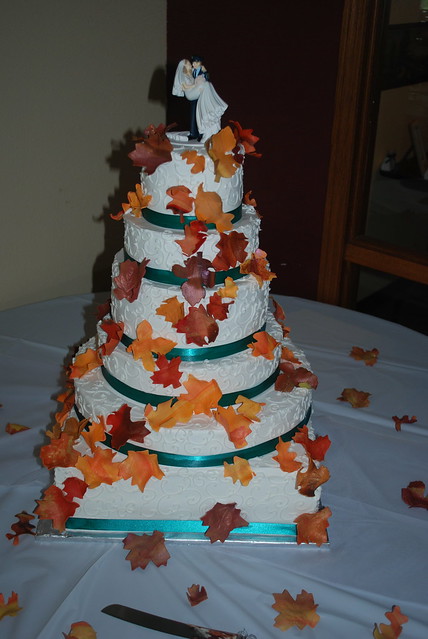 Teal wedding cake fall wisconsin guru Fall leaf cake