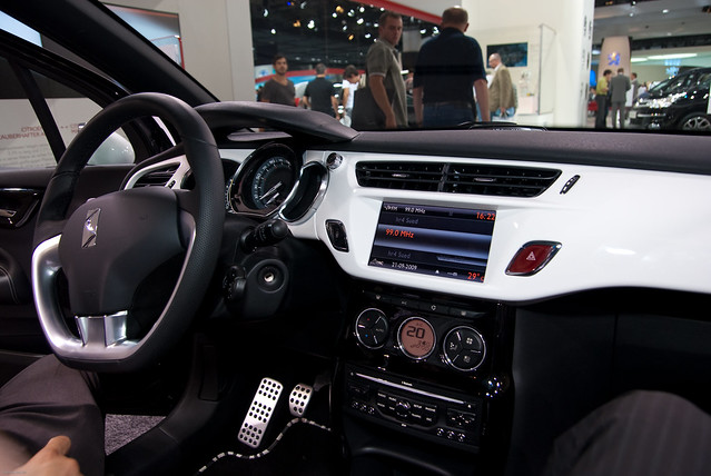 Dashboard of the new Citro n DS3 will it match the success of the Mini