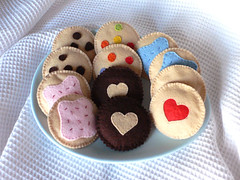 felt-biscuits-plate