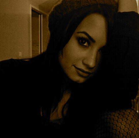 Demi Lovato New Private Twitter Photo Comment Full size