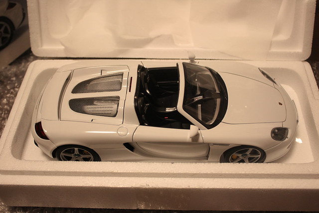 Autoart 1 18 Porsche Carrera GT White