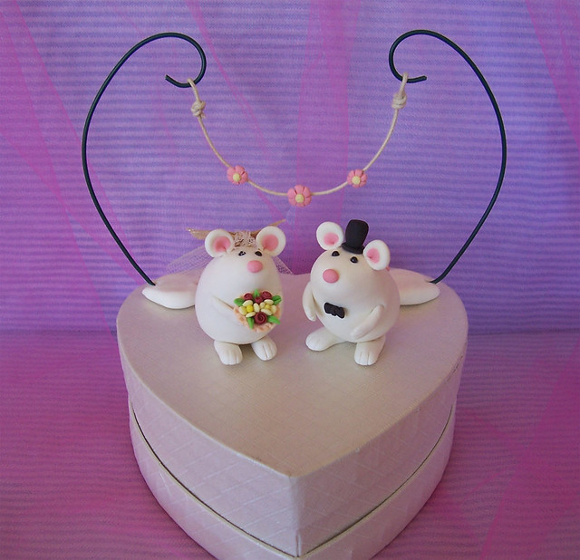 Elegant unusual funny bride and groom animals wedding cake toppers 