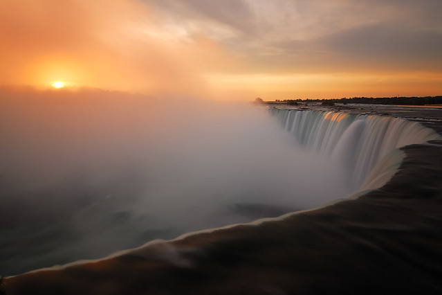 Sunrise over Horseshoe Falls, Niagara Falls, Ontario, Canada (DSE_7473)