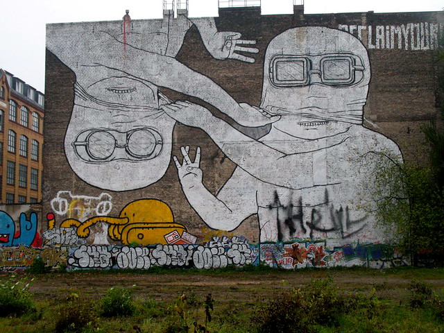 Berlin day 2 : street art : Blu