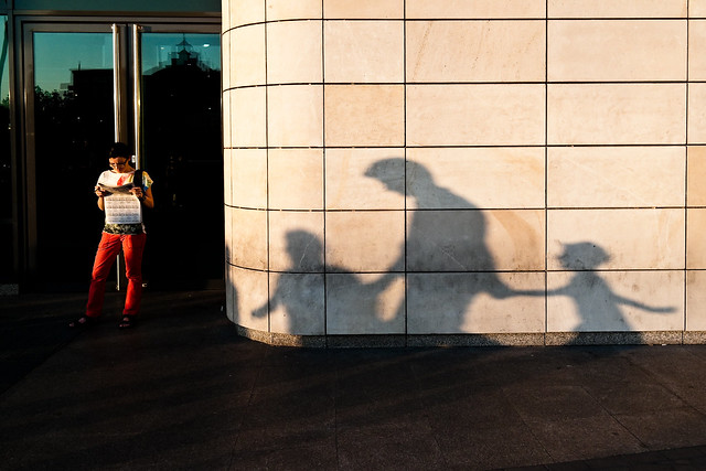 Shadows - Contoh Besar Shadows di Street Photography