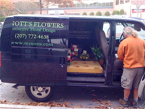 Minott's Flowers - Delivery Time