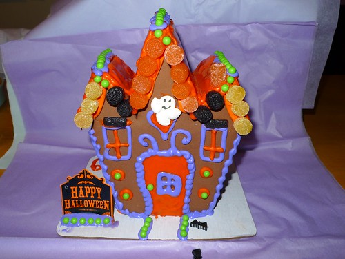 haunted house Halloween cake