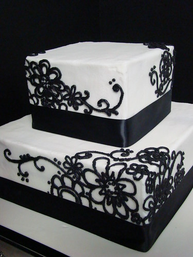 black daisy wedding cake