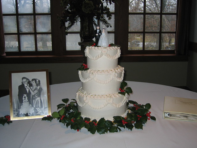Applegate 60th wedding anniversary cake by annasophiaconfections2009